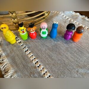 Set of 7 vintage Fisher Price Sesame Street Little People, see photos.